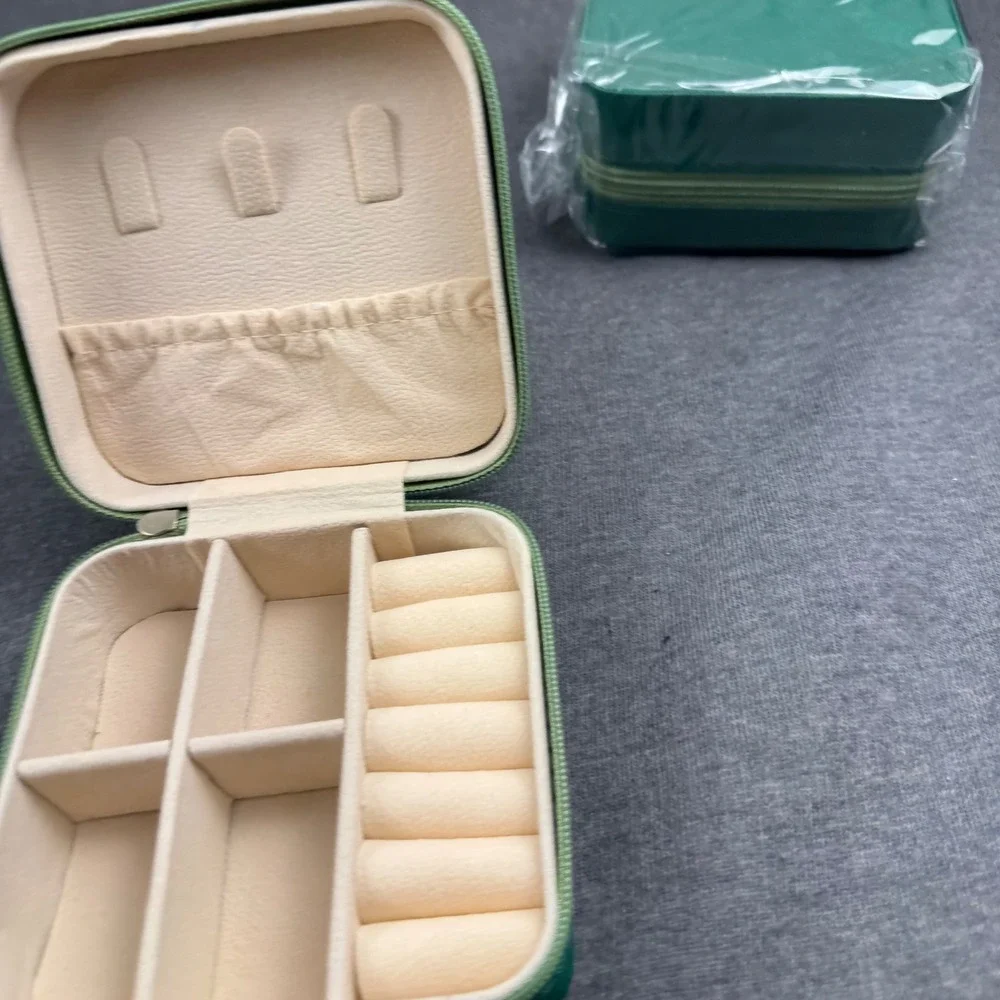 Green Faux Leather Jewelry Organizer Travel Case‎ Zippered Storage Box